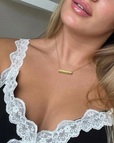 Graverat stavhalsband